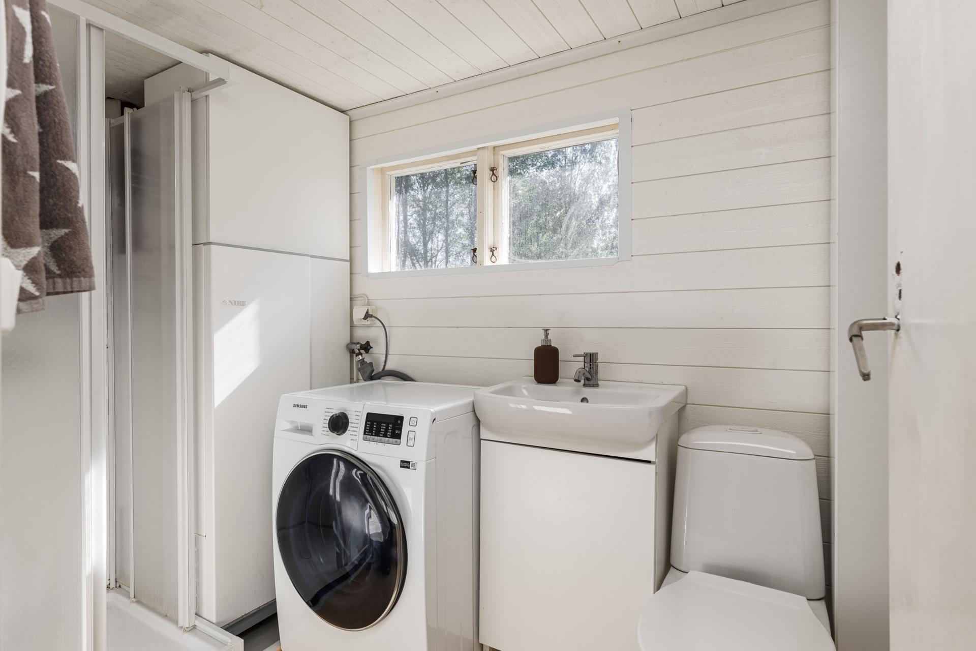 Välkommen till Förby och encharmig -20 talsvilla för den lilla familjen med lantliga omgivningar!