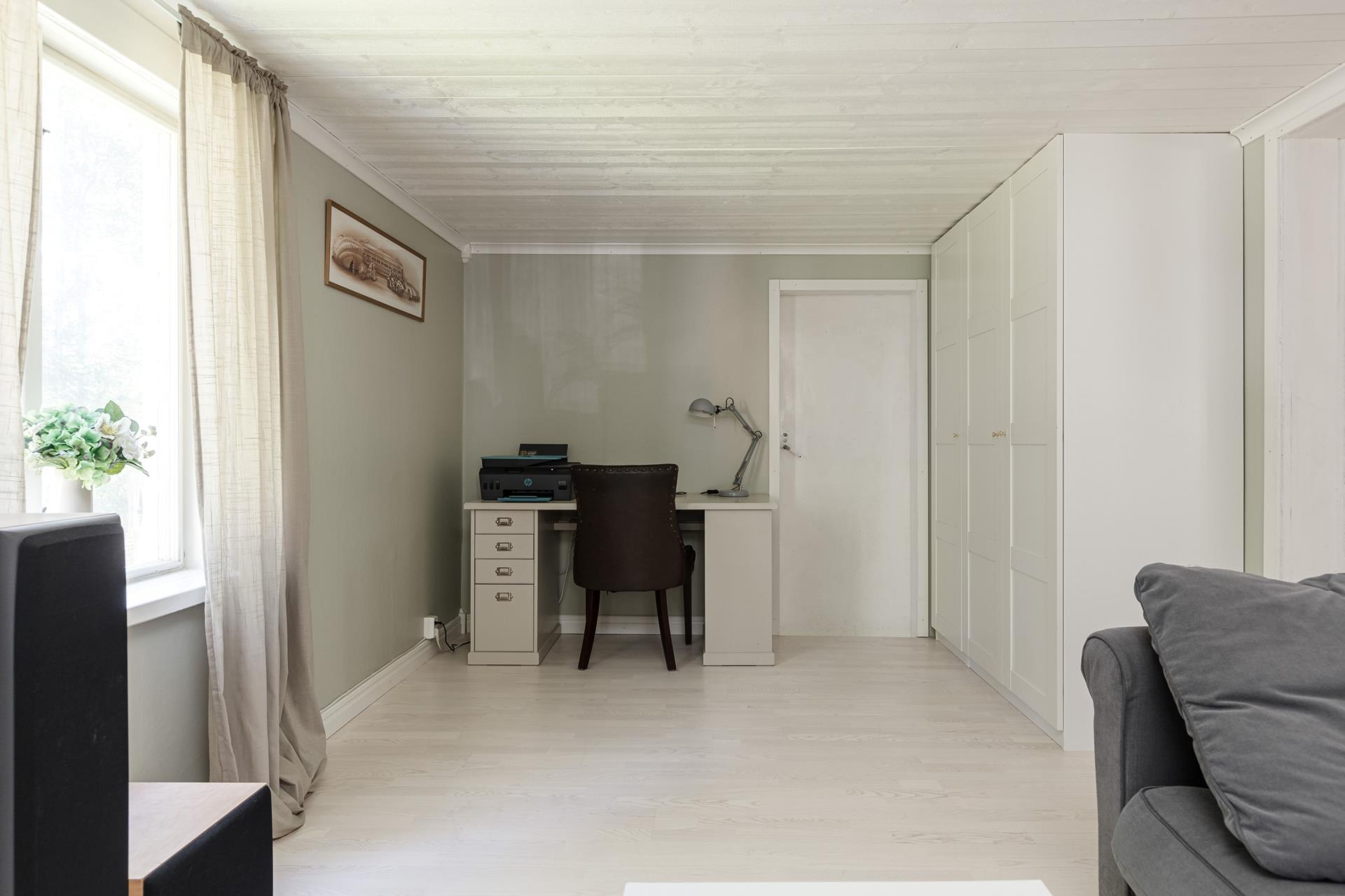 Välkommen till Förby och encharmig -20 talsvilla för den lilla familjen med lantliga omgivningar!