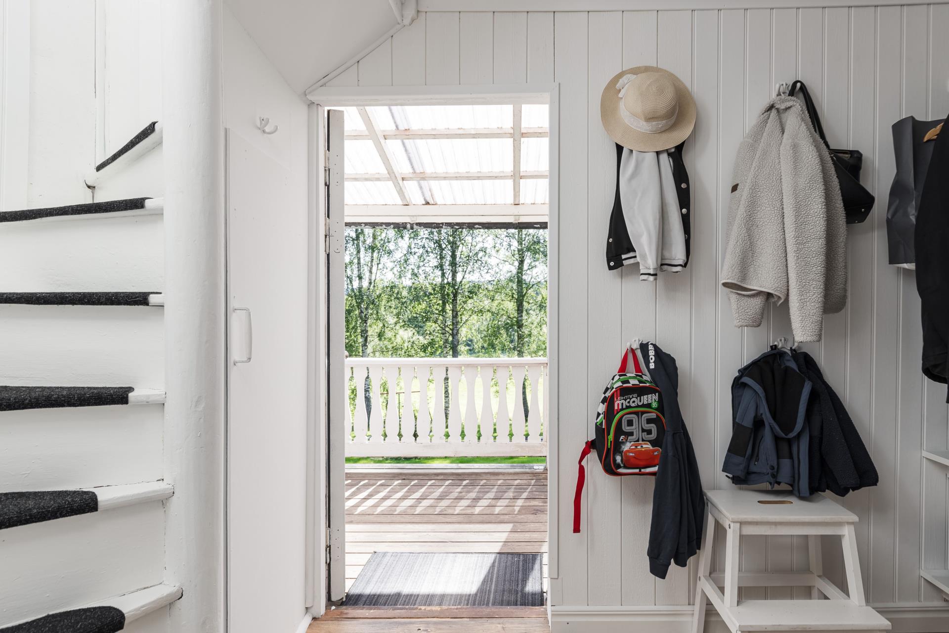 Välkommen till Förby och encharmig -20 talsvilla för den lilla familjen med lantliga omgivningar!