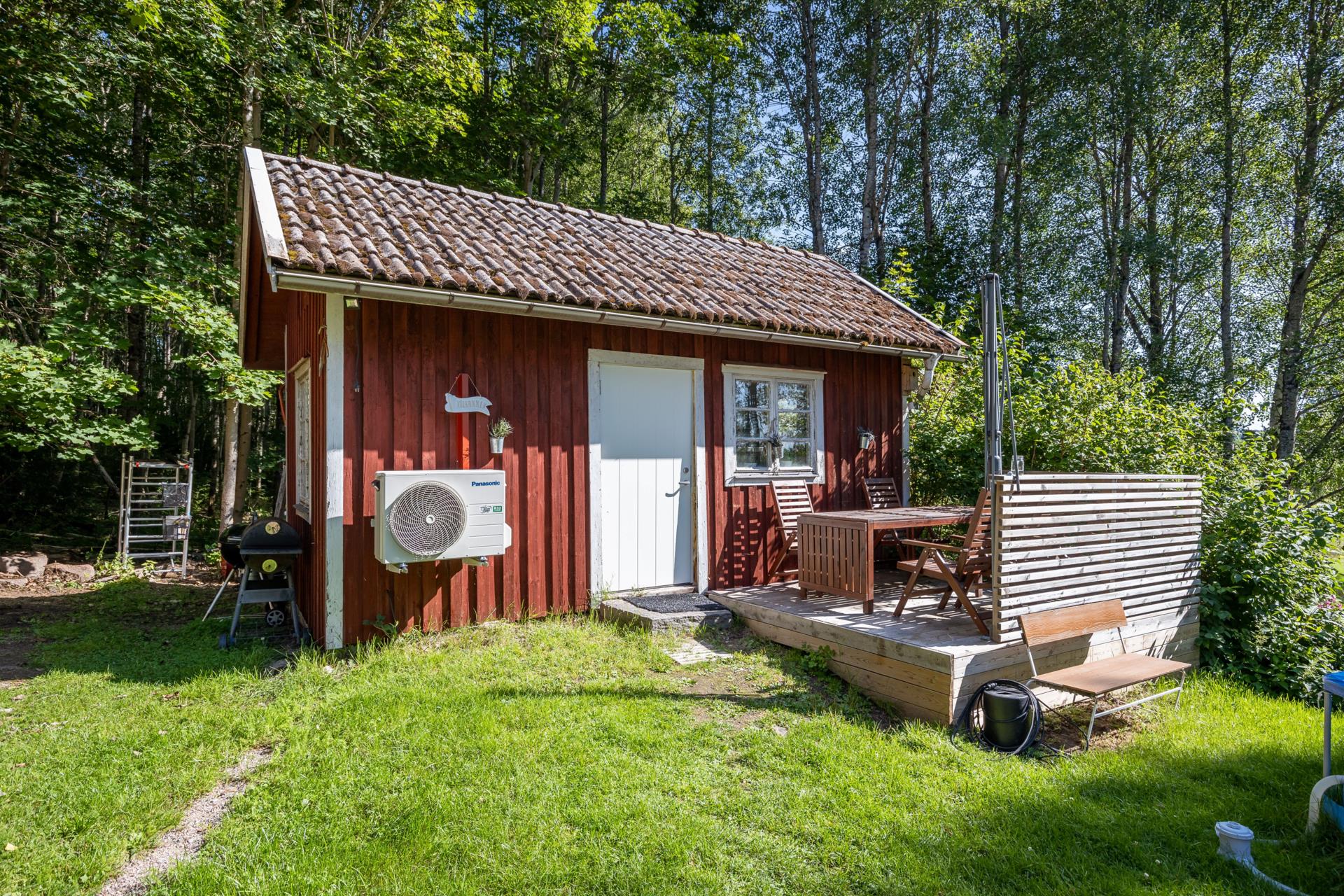 Välkommen till Förby och encharmig -20 talsvilla för den lilla familjen med lantliga omgivningar!