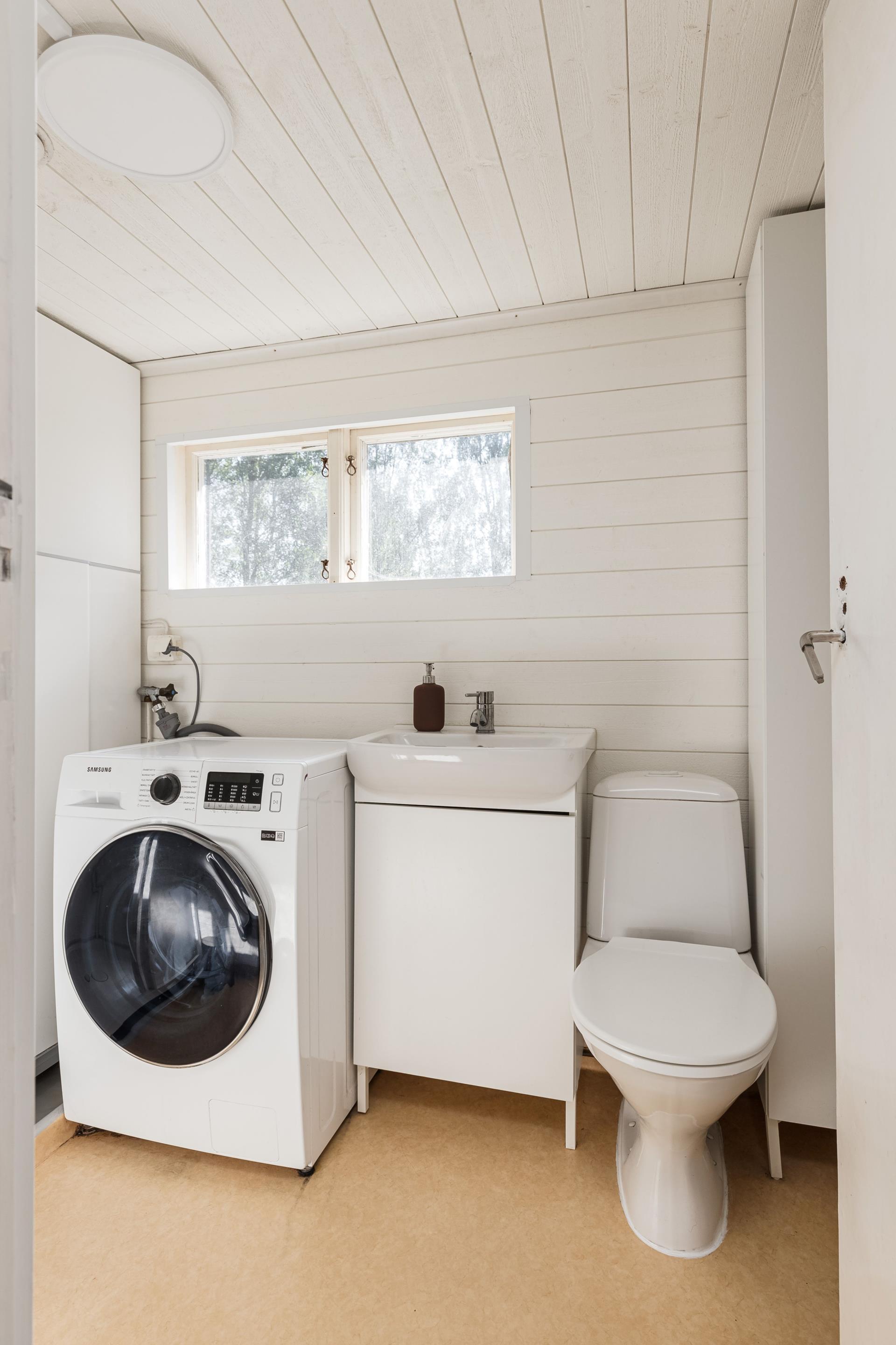 Välkommen till Förby och encharmig -20 talsvilla för den lilla familjen med lantliga omgivningar!