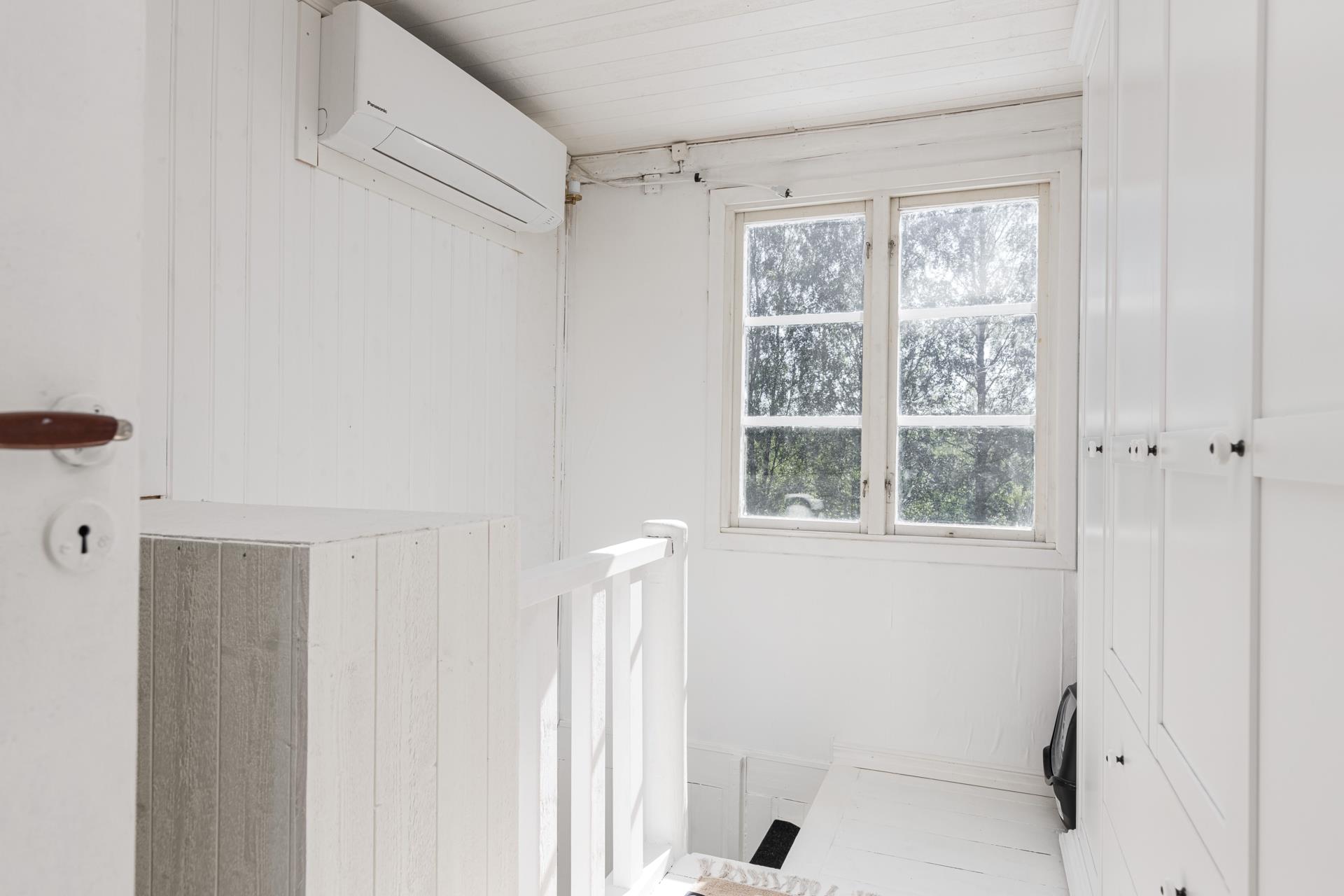 Välkommen till Förby och encharmig -20 talsvilla för den lilla familjen med lantliga omgivningar!