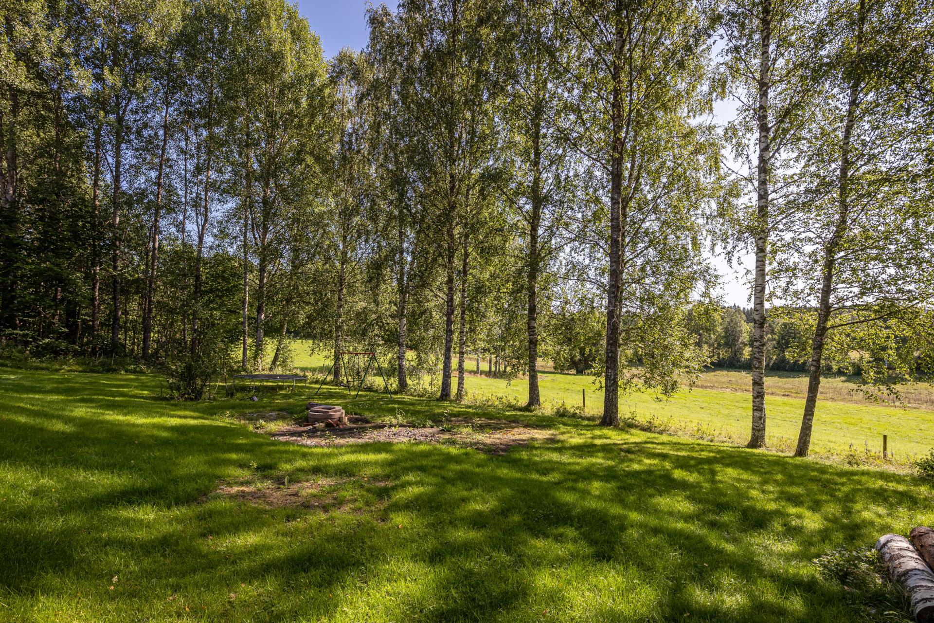 Välkommen till Förby och encharmig -20 talsvilla för den lilla familjen med lantliga omgivningar!