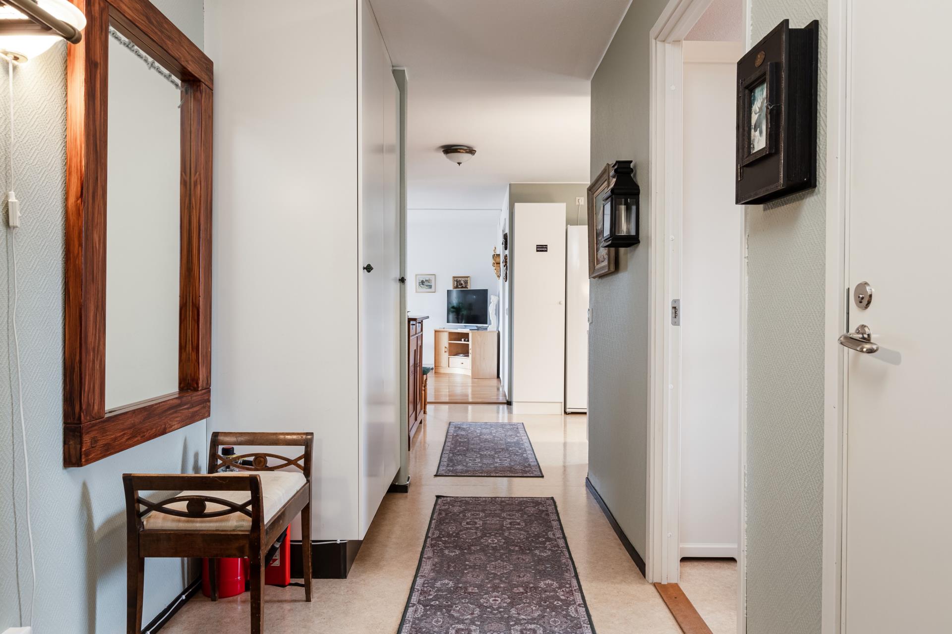 Välskött och fräsch 3:a med inglasad balkong i hus med hiss!