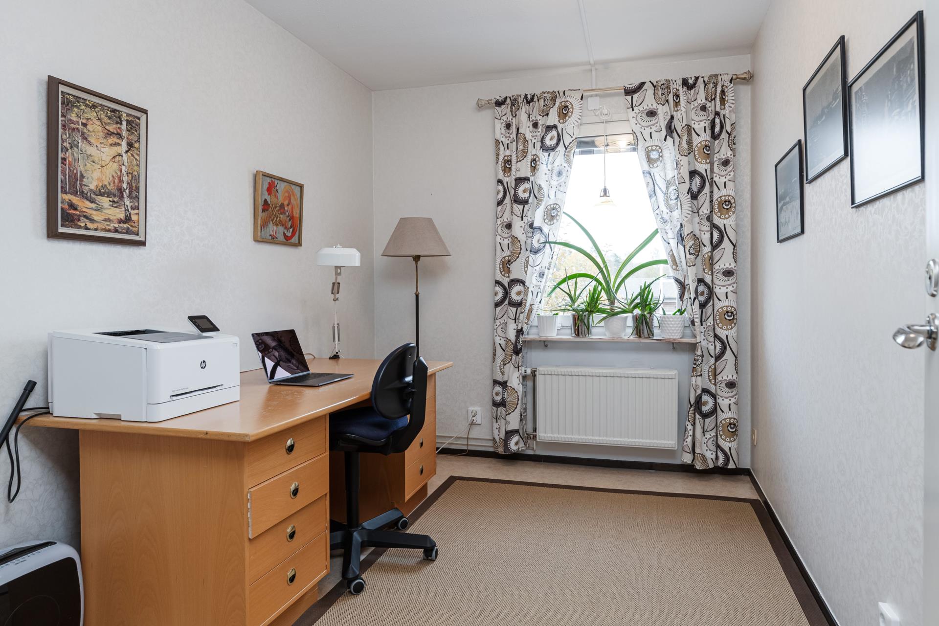 Välskött och fräsch 3:a med inglasad balkong i hus med hiss!