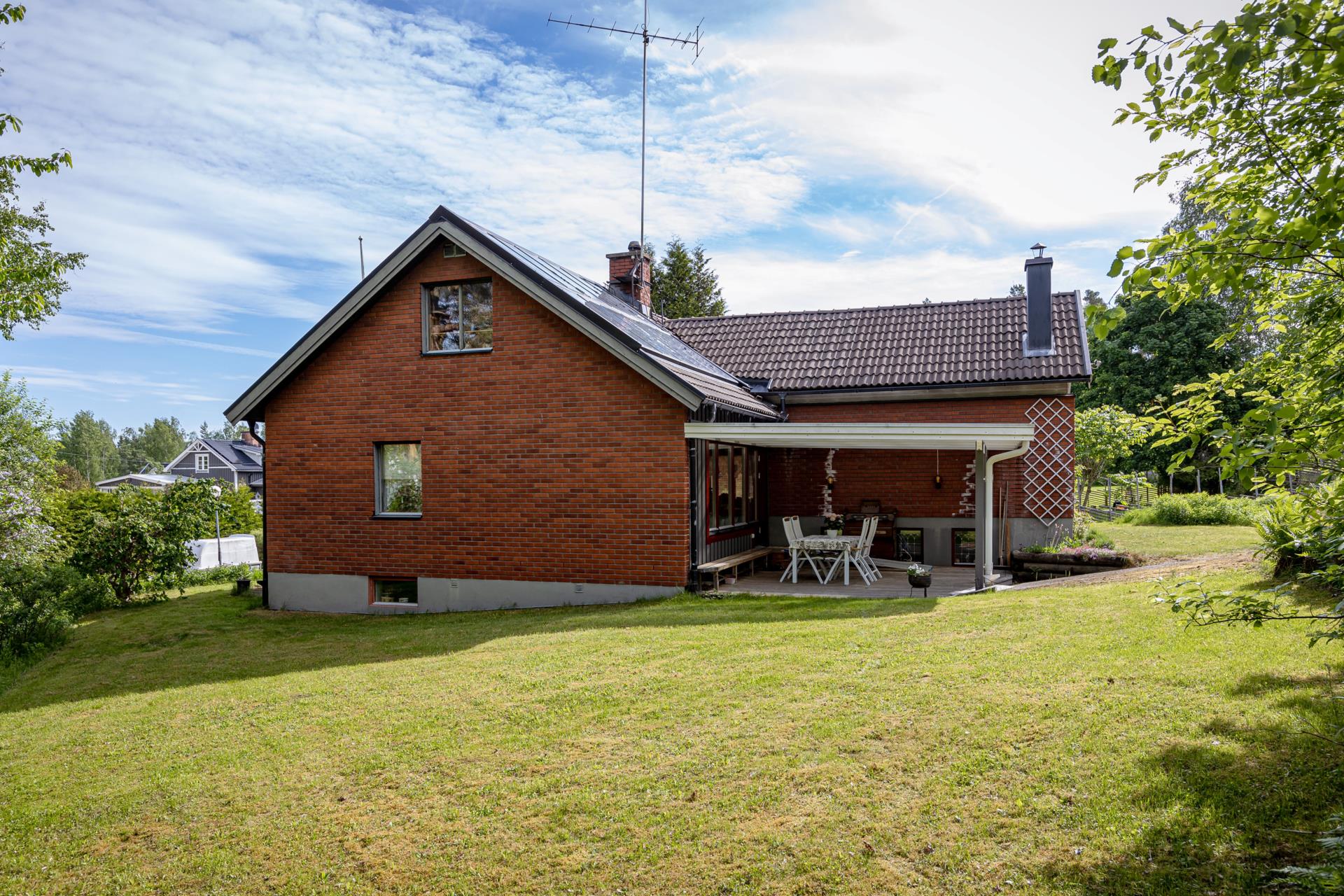 Rymlig villa på insysnsskyddad tomt!