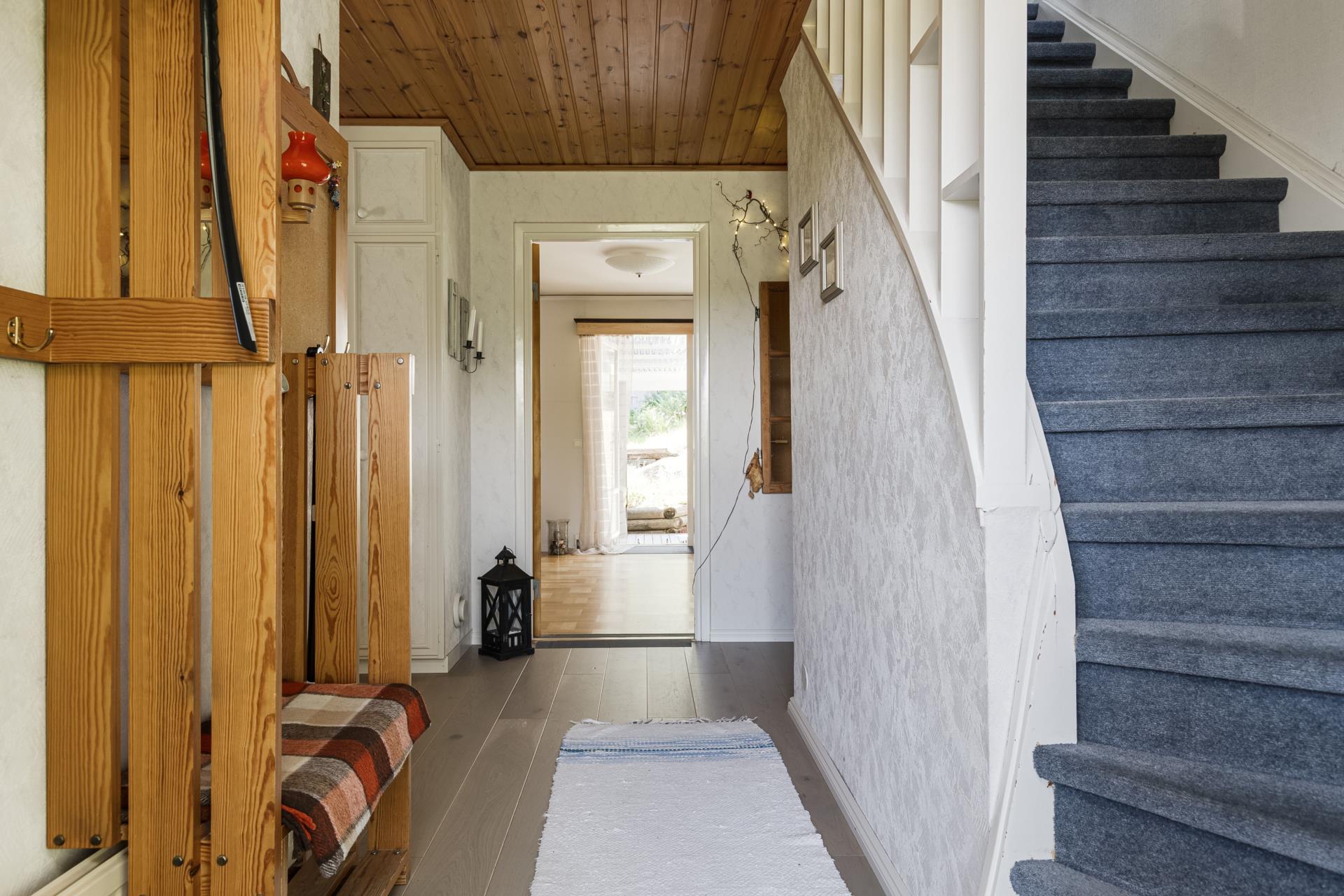 Rymlig villa på insysnsskyddad tomt!