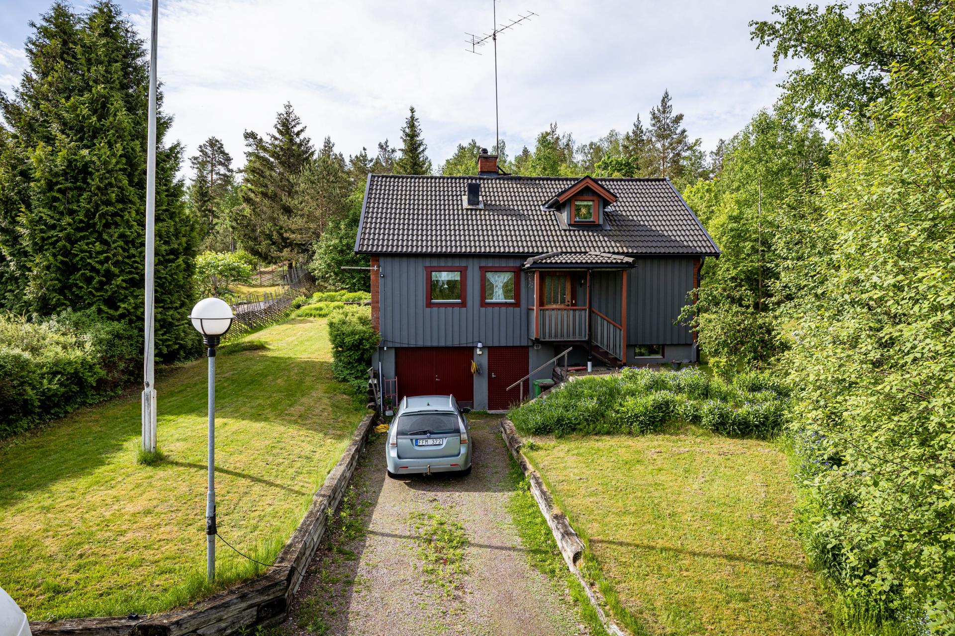 Rymlig villa på insysnsskyddad tomt!