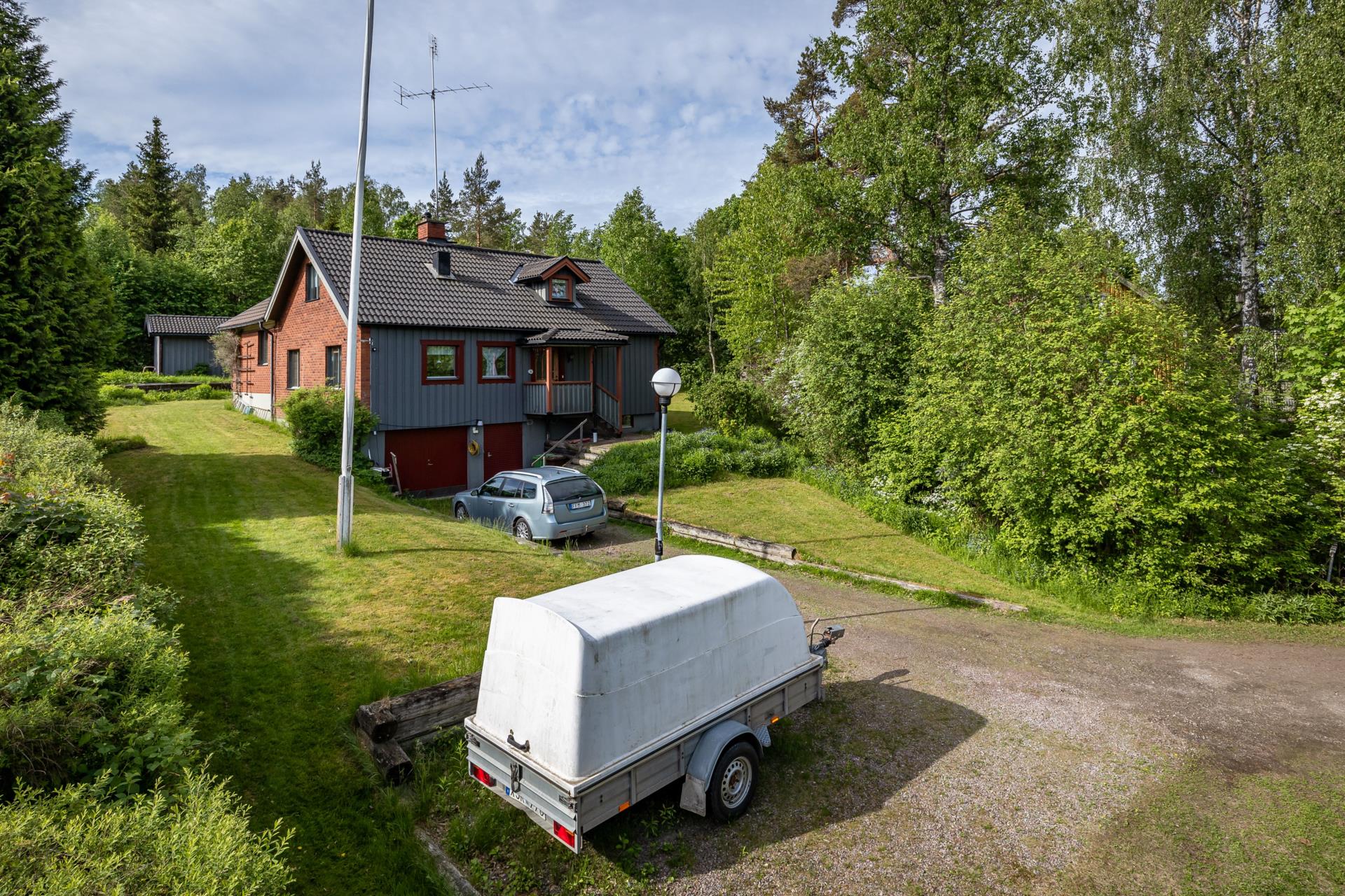 Rymlig villa på insysnsskyddad tomt!