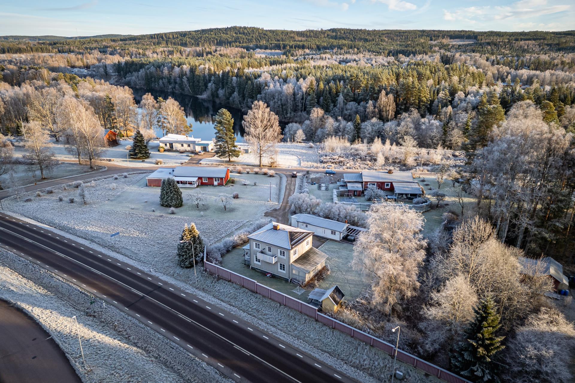 Trevlig familjevilla med pool, utekök och barrum!