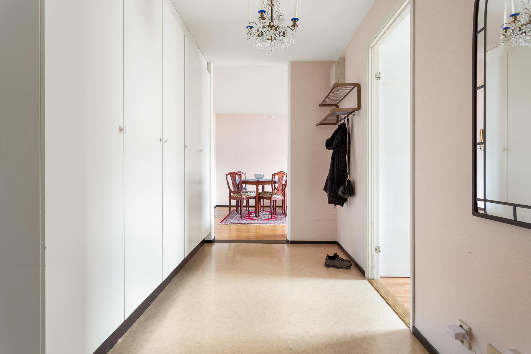 Ljus och fin 2:a i hus med hiss!