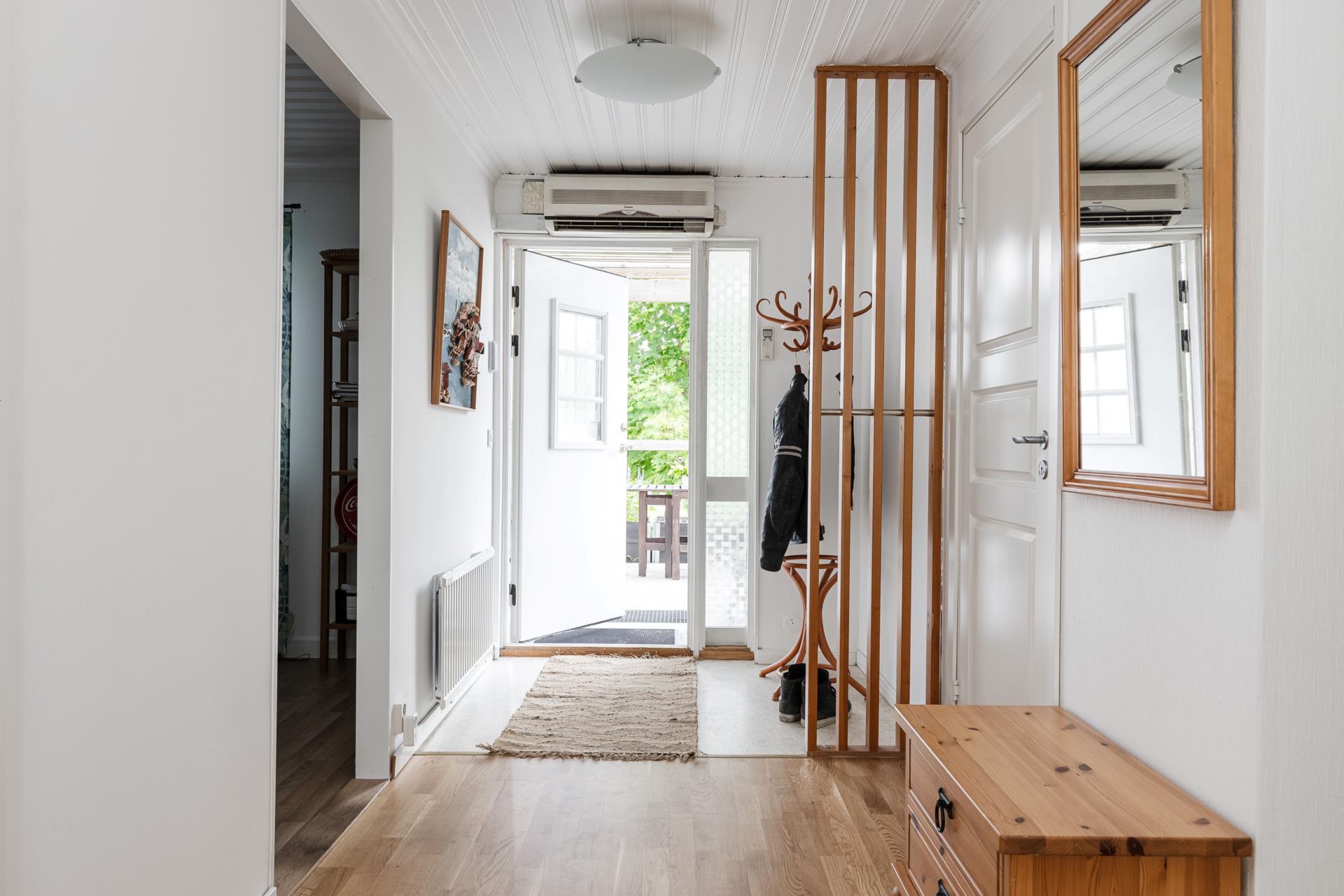 Välkommen till fräsch och välplanerad villa!