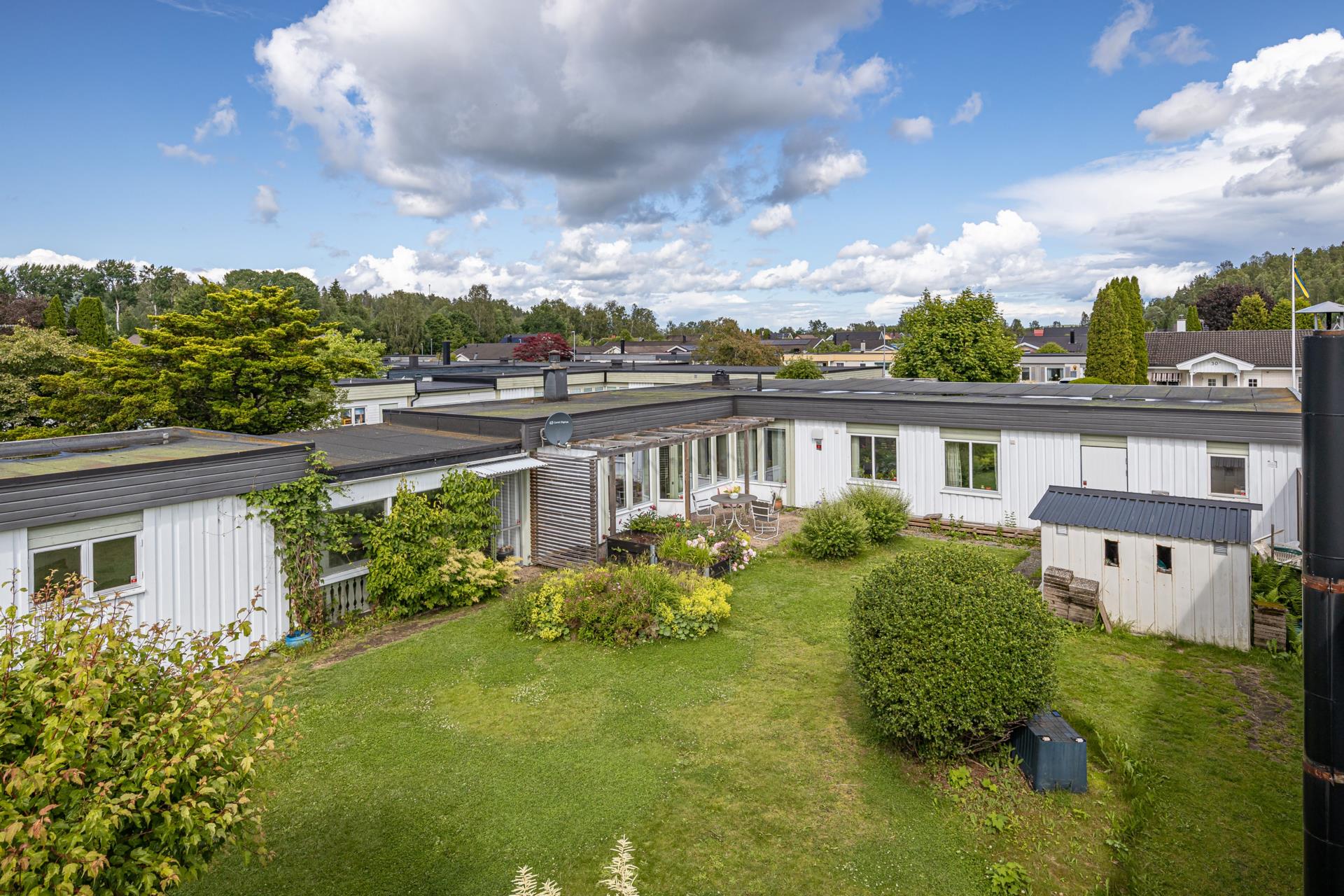 Välkommen till fräsch och välplanerad villa!