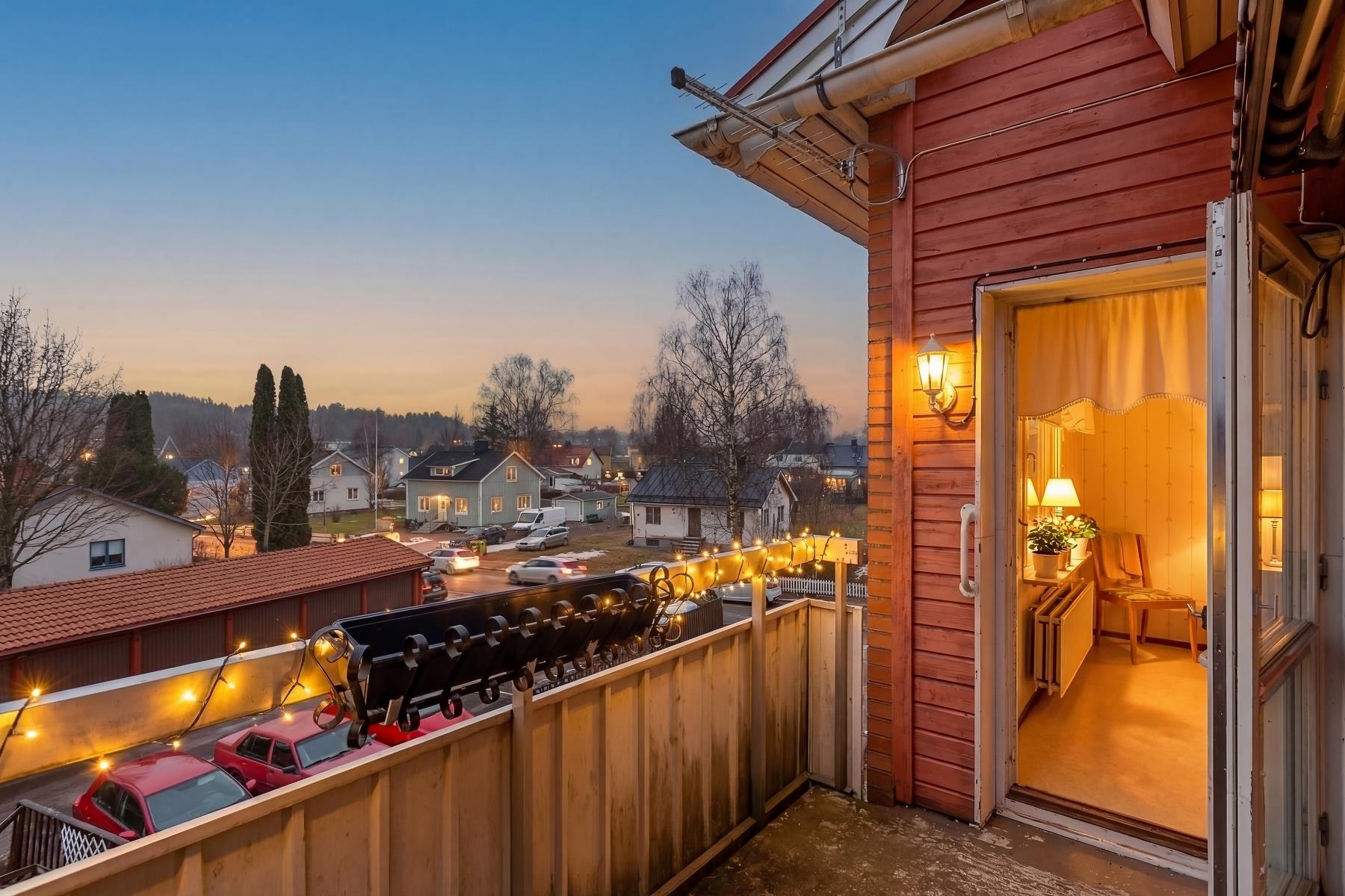 Ljus och fin 2:a i hus med hiss!