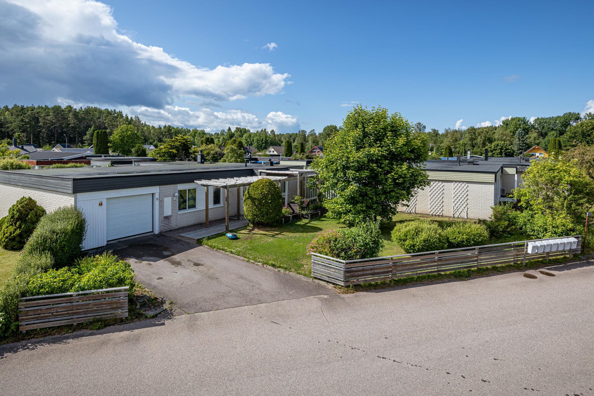 Välkommen till fräsch och välplanerad villa!