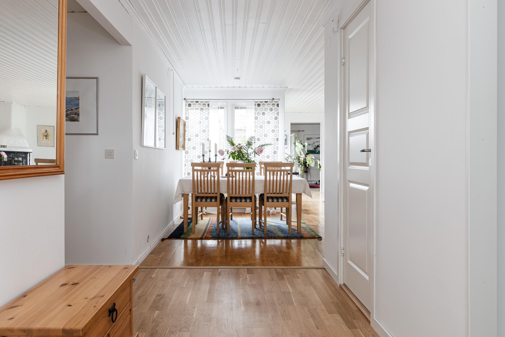 Välkommen till fräsch och välplanerad villa!