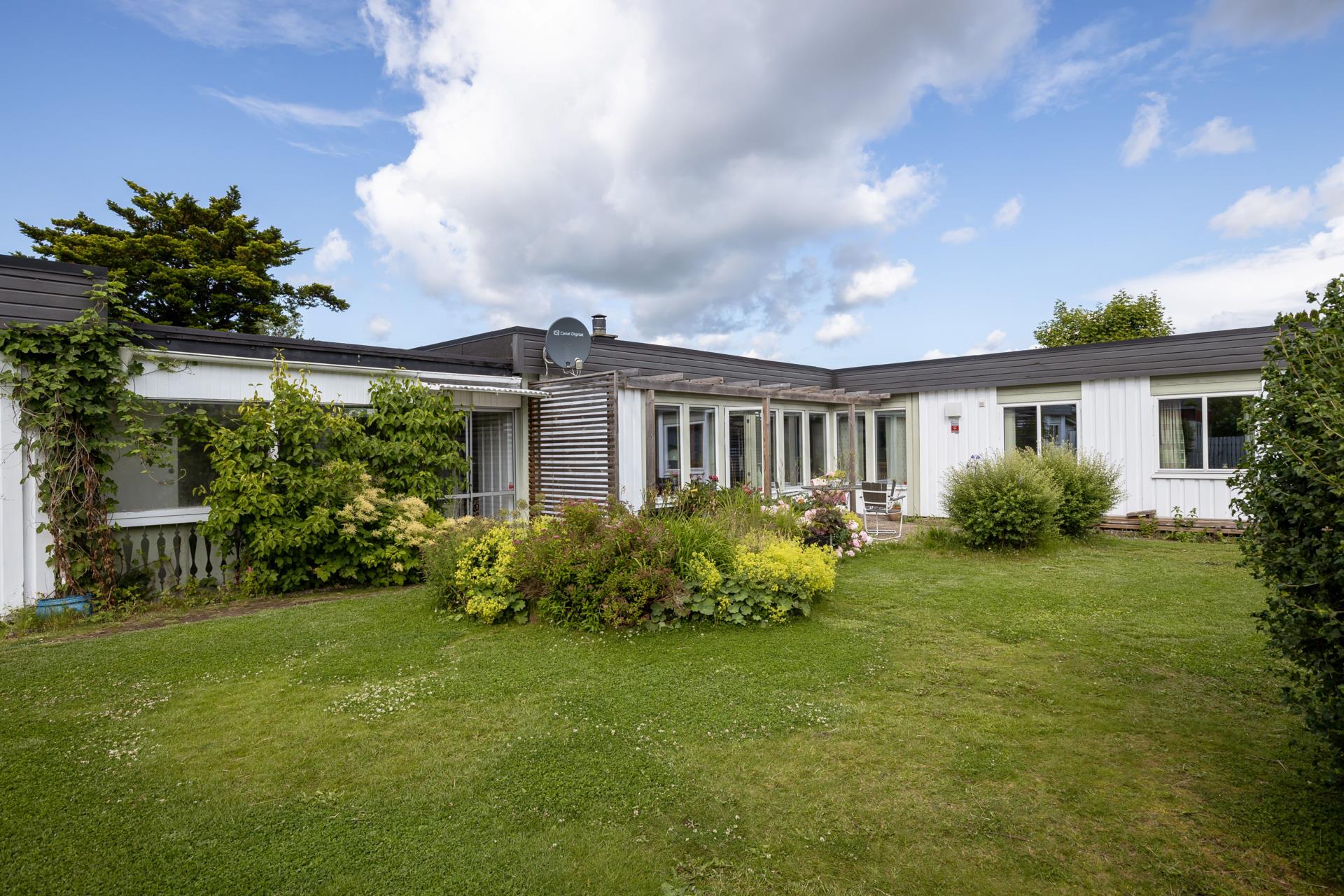 Välkommen till fräsch och välplanerad villa!