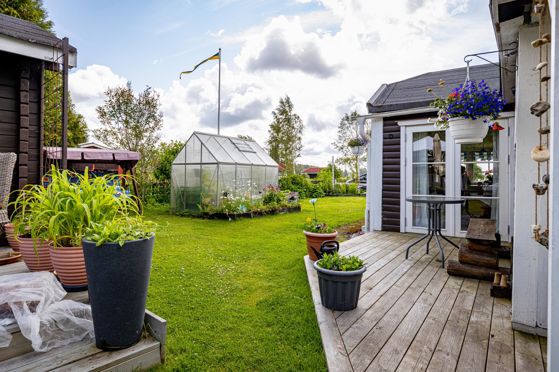 Mysig stuga med sjöutsikt vid Södra Hyn!