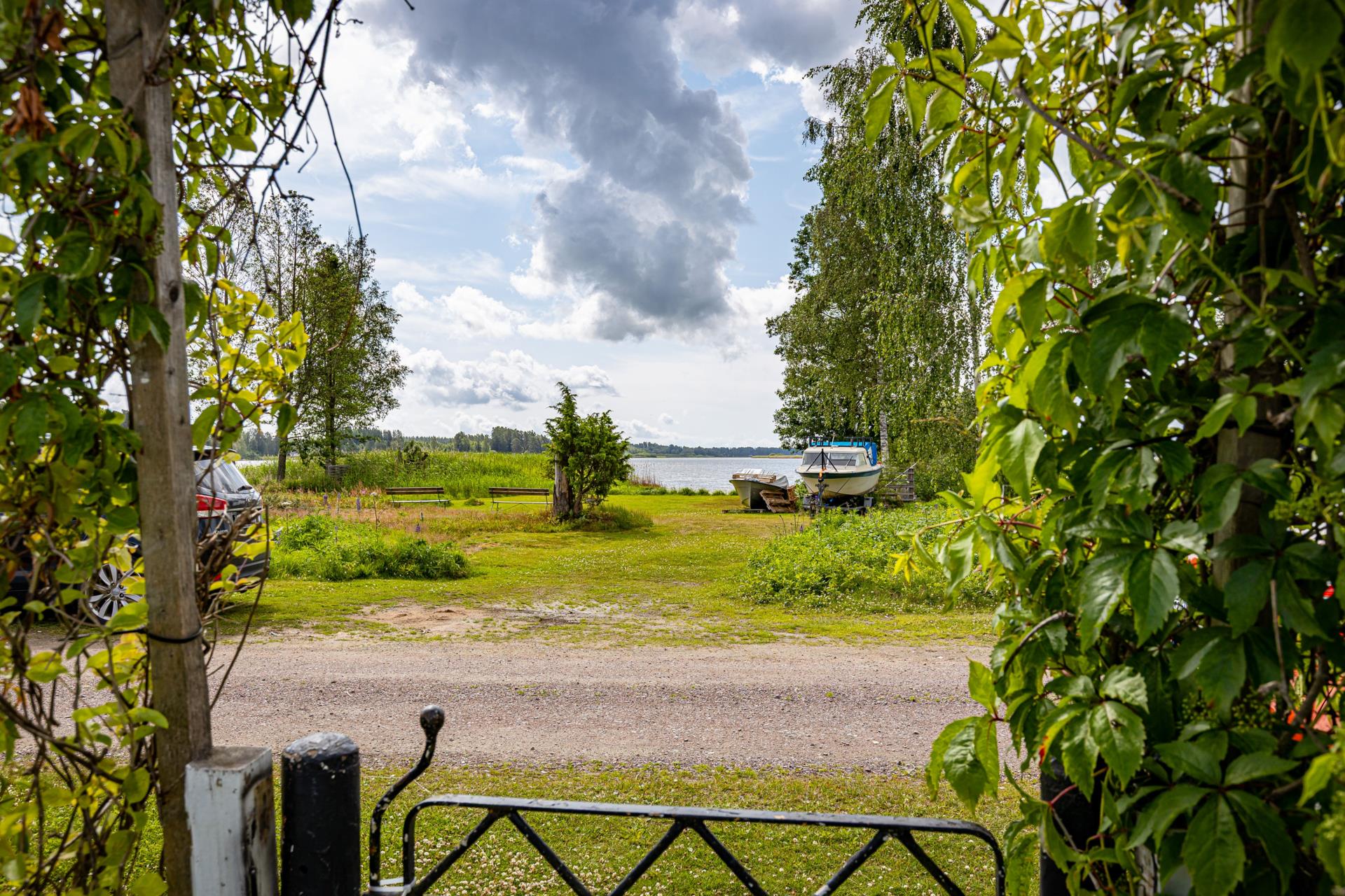 Mysig stuga med sjöutsikt vid Södra Hyn!