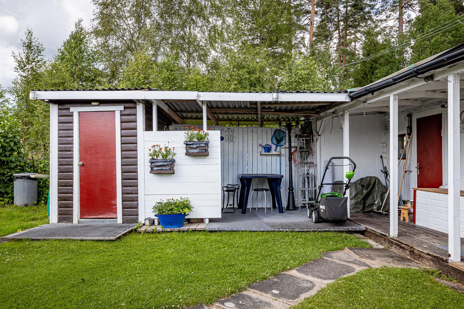 Mysig stuga med sjöutsikt vid Södra Hyn!