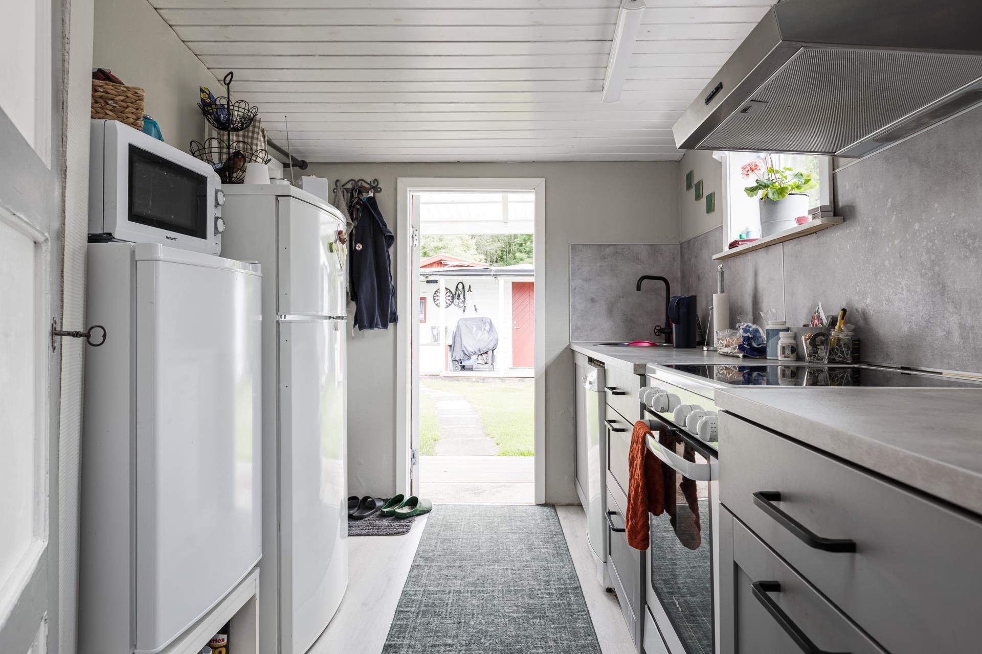 Mysig stuga med sjöutsikt vid Södra Hyn!