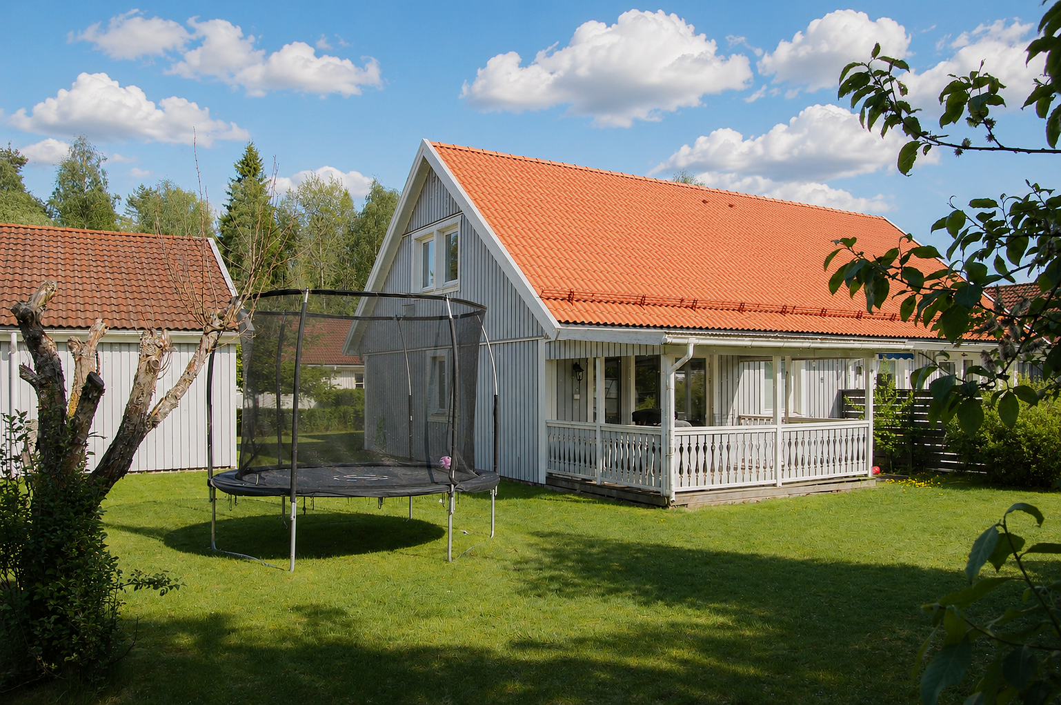 Ett hemtrevligt bostadsrättsparhus med plats för hela familjen!
