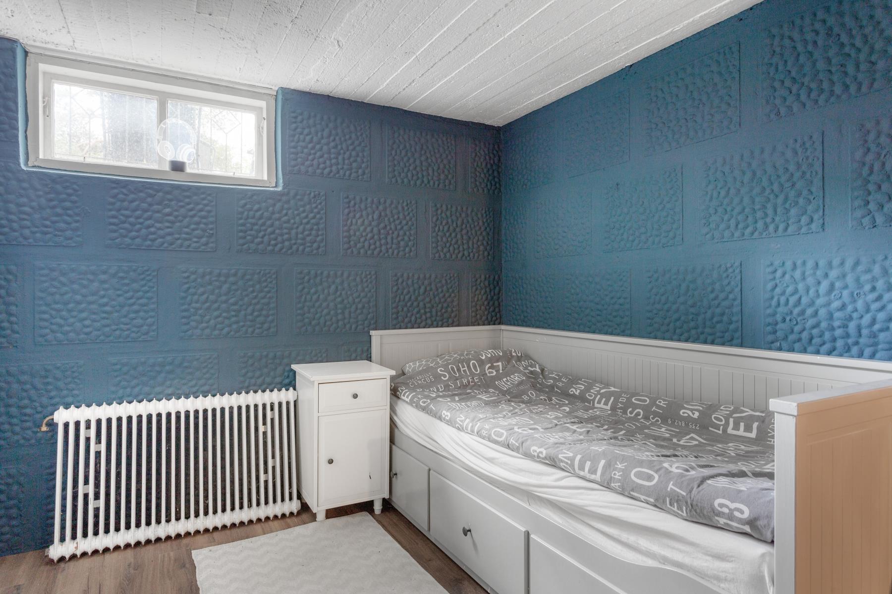 Charmfull funkisvilla med härlig trädgård och fina sociala ytor