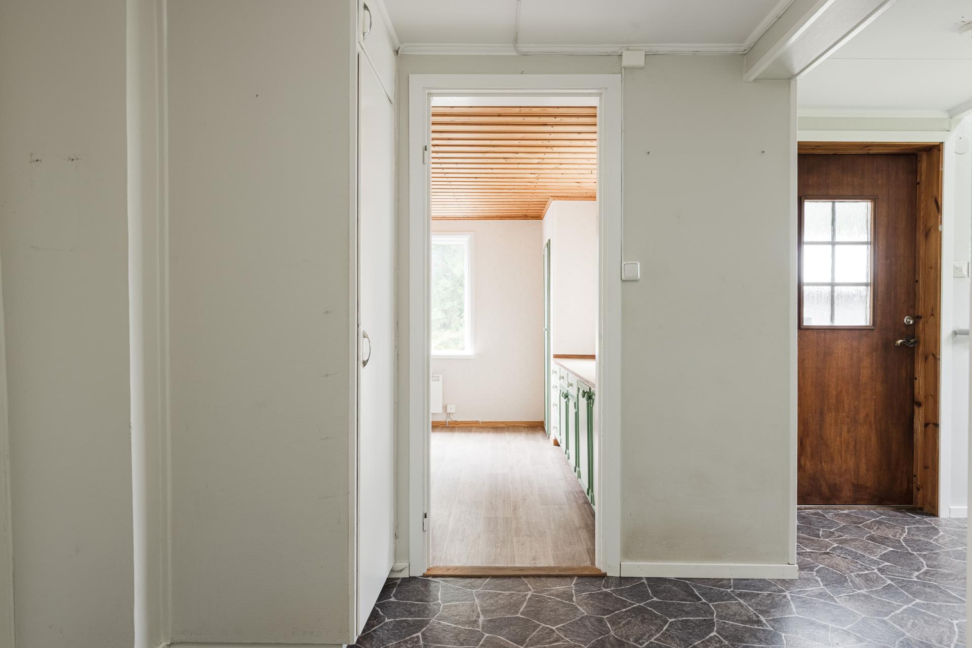 Charmig villa på insynsskyddad tomt med dubbelgarage!