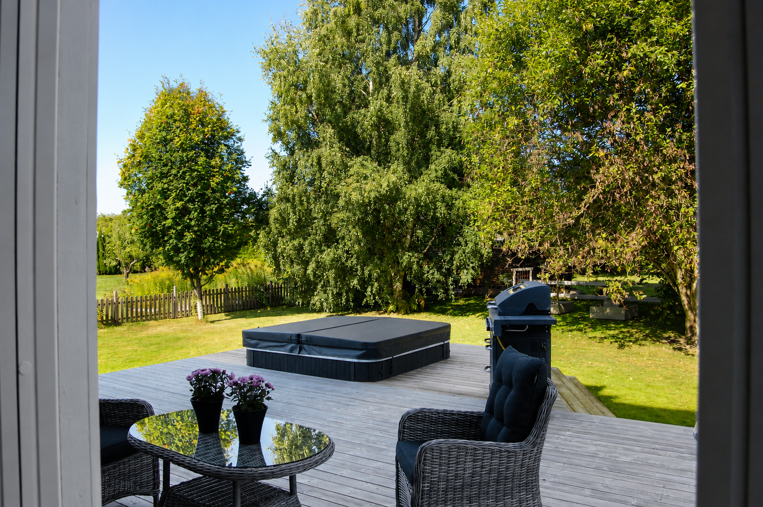 Sekelskiftescharm med känslan av en nybygg villa!