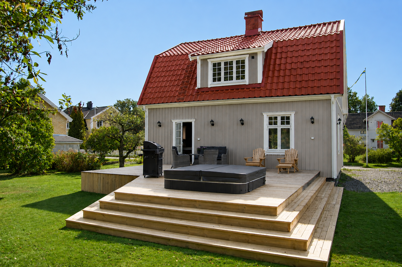 Sekelskiftescharm med känslan av en nybygg villa!