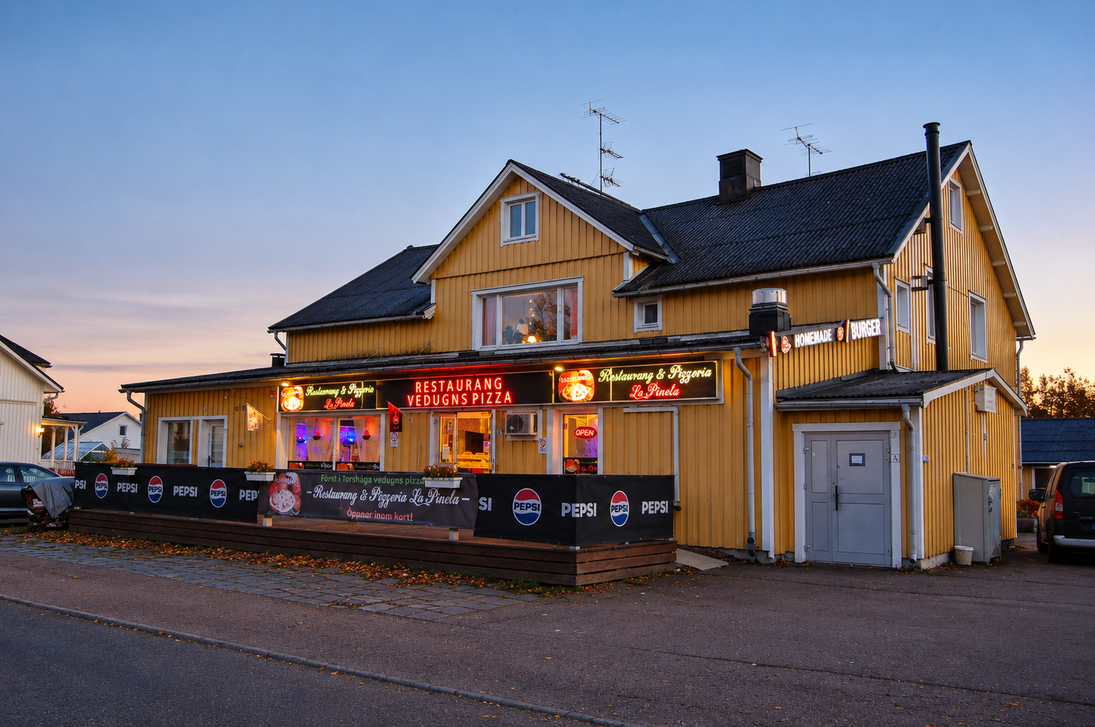 Hyrefastighet innehållande bostäder och lokaler i centrala Forshaga