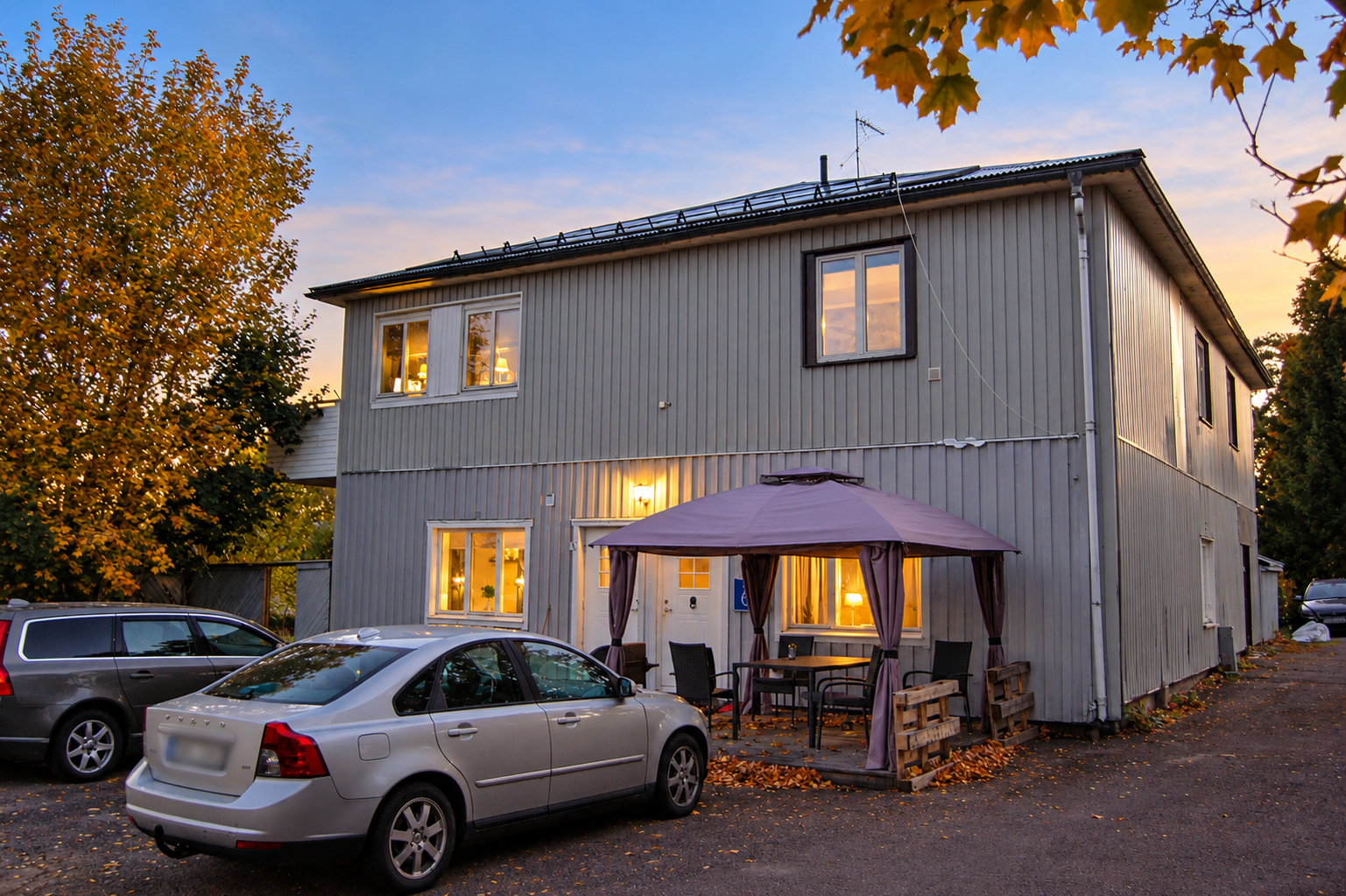 Hyresfastighet med 3 lägenheter belägen i trevligt villaområde på hörntom!